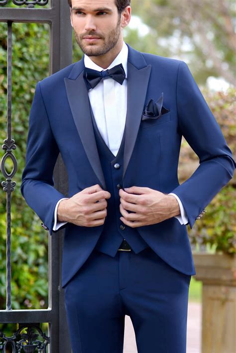 traje novio azul